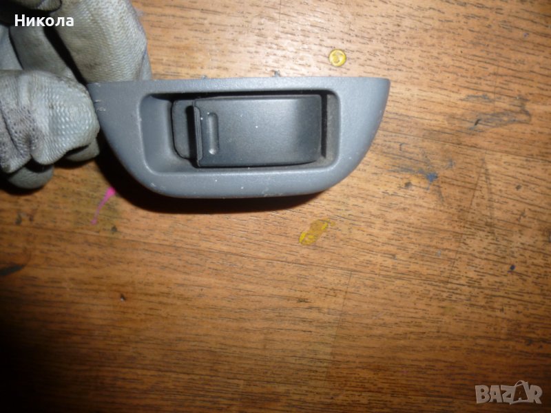 Дясно копче за стъклоповдигач Тойота Айго, снимка 1