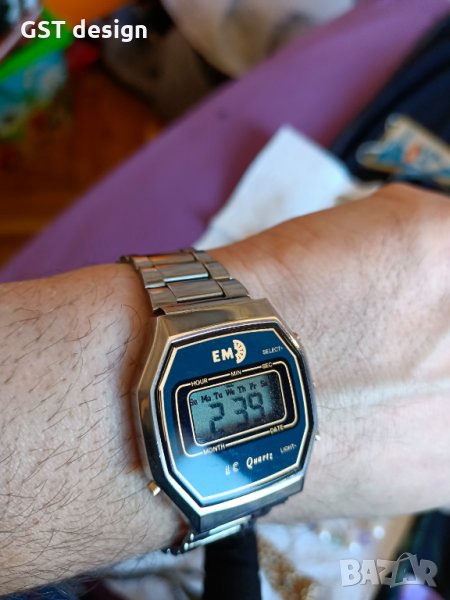 Рядък стар часовник EM LC QUARTZ 1982, снимка 1