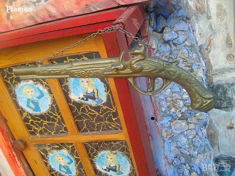 Два декоративни месингови пистолета за стена сувенир, снимка 1