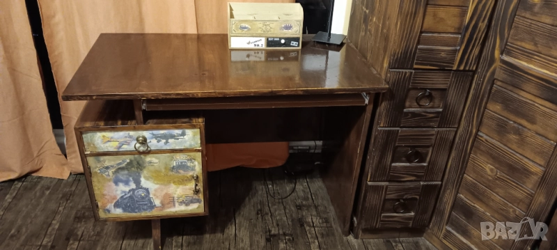 Ретро бюро с декупаж + подарък , снимка 1