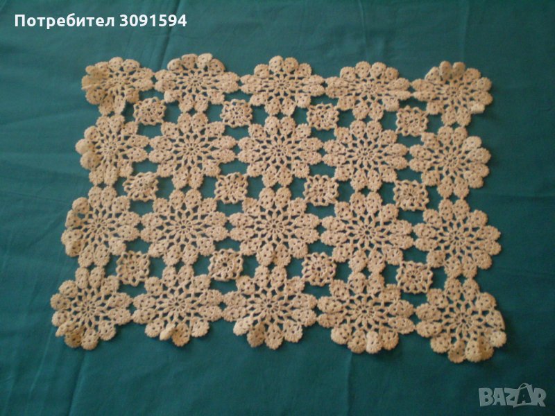 Малка бяла плетена на една кука покривка, снимка 1
