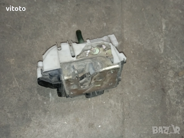 Шофьорска брава от Фолксваген, снимка 4 - Части - 51787850