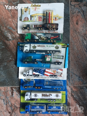 Умалени модели на камиони и ТИР-ове. 