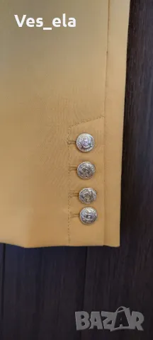 стилен марков жълт панталон с ефектни копчета, снимка 3 - Панталони - 49602303