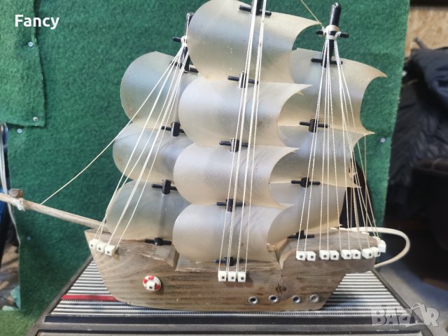 Дървена нощна лампа кораб 