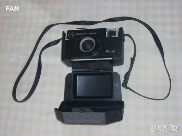 Стар колекционерски фотоапарат Кодак Kodak 56X INSTAMATIC CAMERA от 70-те години на 20-ти век