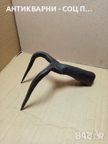 Соц Стар Ръчно Кован Инструмент За Копаене., снимка 2 - Антикварни и старинни предмети - 49328824