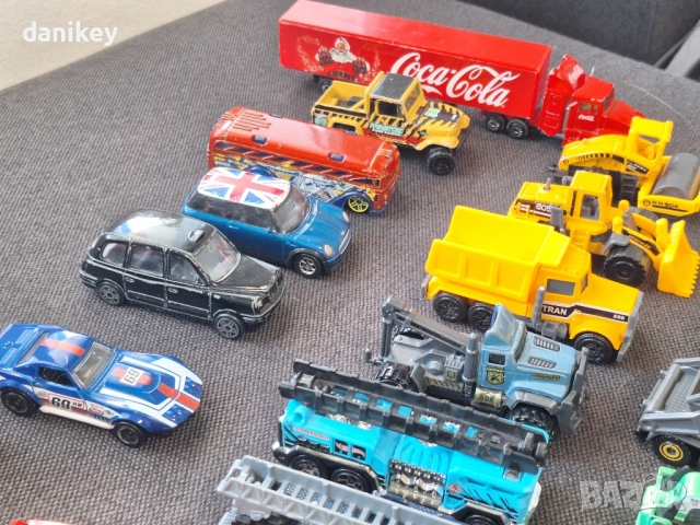 Огромна колекция от колички + бонус 3 изтрелвачки, снимка 5 - Коли, камиони, мотори, писти - 52621905