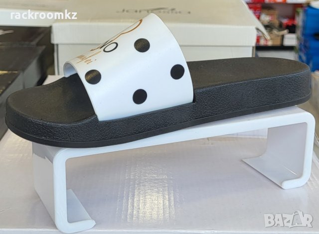 Дамски чехли в бял цвят модел на Москино, снимка 3 - Чехли - 37337285