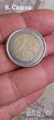 Монета от два евро..