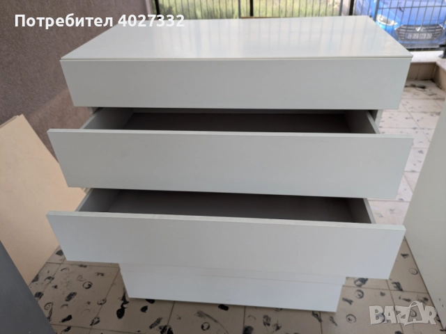 Бял скрин с 6 чекмеджета – бял, отлично състояние, снимка 2 - Скринове - 52435639