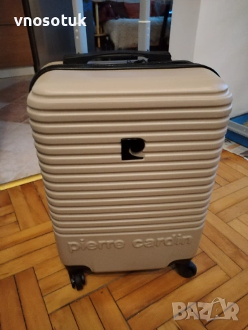 Малък Куфар с твърд корпус Pierre Cardin  – размер S , снимка 2 - Куфари - 53295459