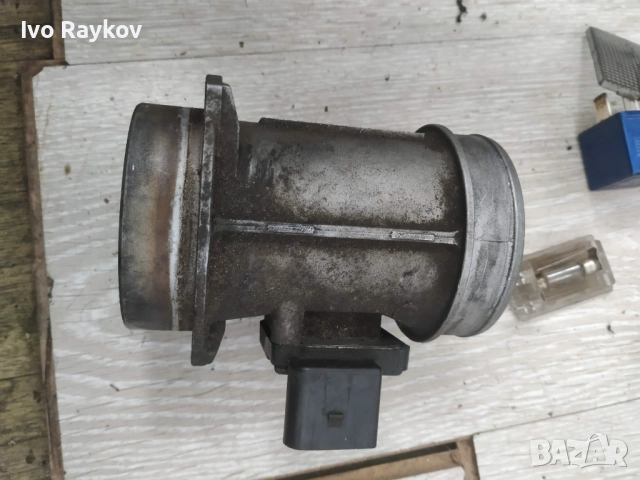 Дебитомер хитачи за Ауди А4 2003г 2.5куатро 180к.с , 059906461D 