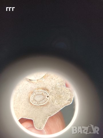 Дизайнерска брошка on aura tout vu, снимка 3 - Колиета, медальони, синджири - 43389101