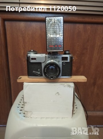 Продавам Фотоапарат Киев СССР.Заедно със светкавица., снимка 2 - Антикварни и старинни предмети - 37408918