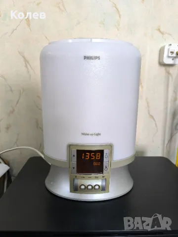Нощна лампа с радио часовник и будилник Philips., снимка 2 - Настолни лампи - 49810673