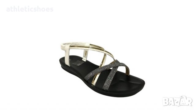 Дамски сандали на равна подметка в бяло