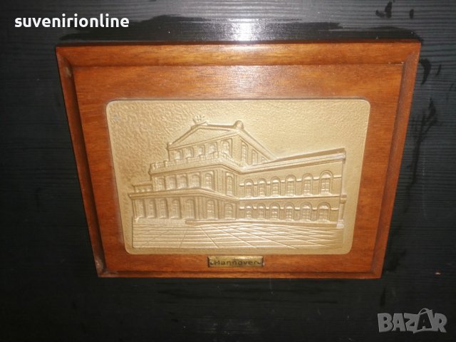 Релефна картина с дървена основа