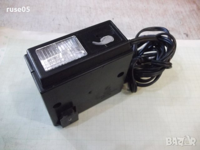 Светкавица германска ( DDR - ГДР ) за фотоапарат работеща, снимка 3 - Светкавици, студийно осветление - 43790976