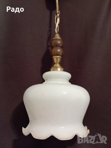 Красив полилей с голям бял стъклен абажур, снимка 2 - Полилеи - 52097476