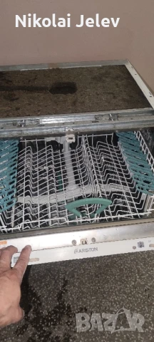 Съдомиялна Ariston 60 см за вграждане , снимка 4 - Съдомиялни - 50756908