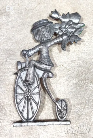 Стара романтична метална фигурка - колоездач, снимка 2 - Статуетки - 49922620