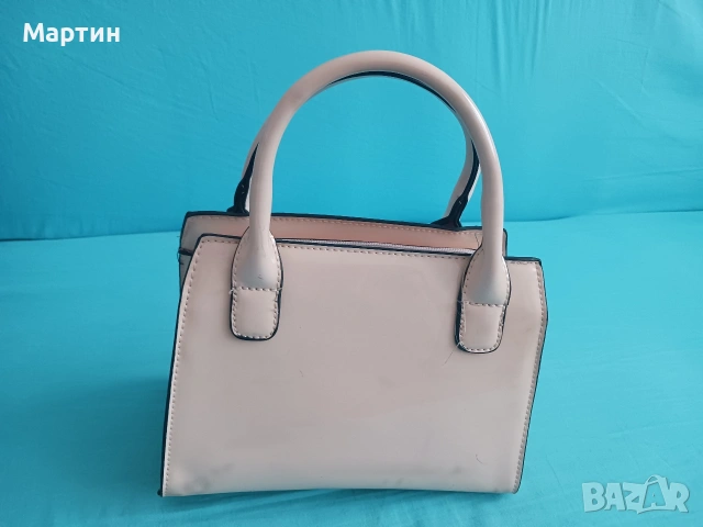 Лачена малка чантичка