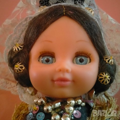 Колекционерска кукла в народни дрехи Folk Artesania Испания Марка 25 см, снимка 14 - Колекции - 43317965