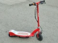 Детска електрическа тротинетка - няма зарядно и батерии. С работещ двигател., снимка 2