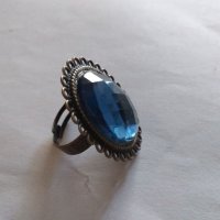 Красив Викториански голям пръстен в синьо и античен бронз, снимка 2 - Пръстени - 26376407