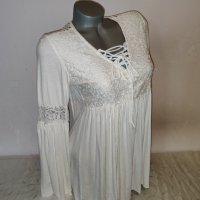 Елегантна бяла блуза р-р М, снимка 1 - Блузи с дълъг ръкав и пуловери - 39489388