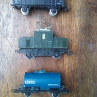 Стари оригинални германски локомотив с два вагона, снимка 2 - Колекции - 38954380