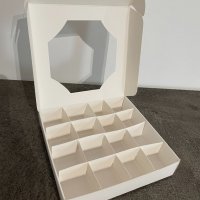 Кутия за бонбони 16 броя с разделите Кутия с прозорче за сладки  | Кутия за сладкиши 15*15*3.5