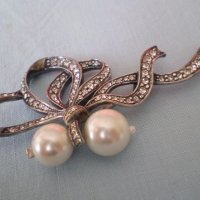 дизаинерска  красива  сребърна брошка перли и циркони, снимка 1 - Антикварни и старинни предмети - 36875288