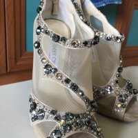 Jimmy Choo,оригинални ,ест велур телесен цвят и Swarovski кристали ,лимитирана колекция, снимка 5 - Дамски елегантни обувки - 34734981
