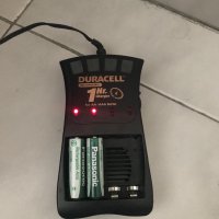 Зарядно устройство Duracell , снимка 5 - Батерии, зарядни - 36644521