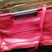Червена дамска чанта , снимка 1 - Чанти - 36659886