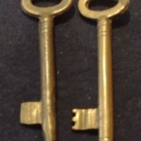 Два стари редки бронзови ключа от соца с номера за КОЛЕКЦИОНЕРИ 12366, снимка 4 - Други ценни предмети - 43267848