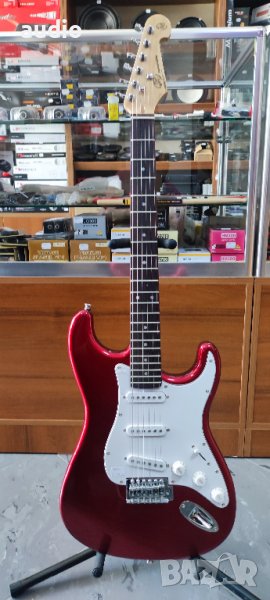 Електрическа китара цвят червен металик, снимка 1