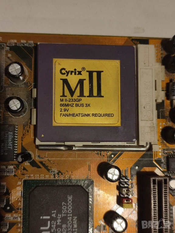 Части маркова ретро платка с процесор MII PR233  , снимка 1