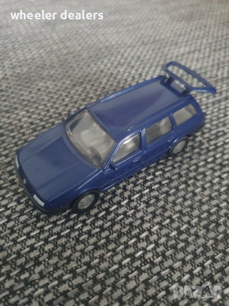 Метална количка Siku - 1061 Volkswagen VW Passat Variant vr6 в мащаб 1:55, снимка 1