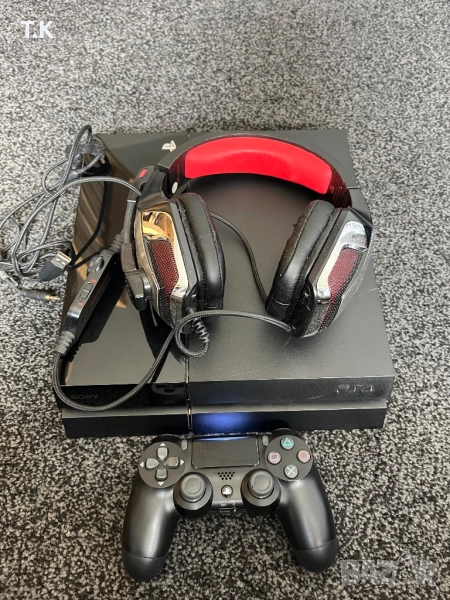 Playstation 4 с джойстик и слушалки , снимка 1