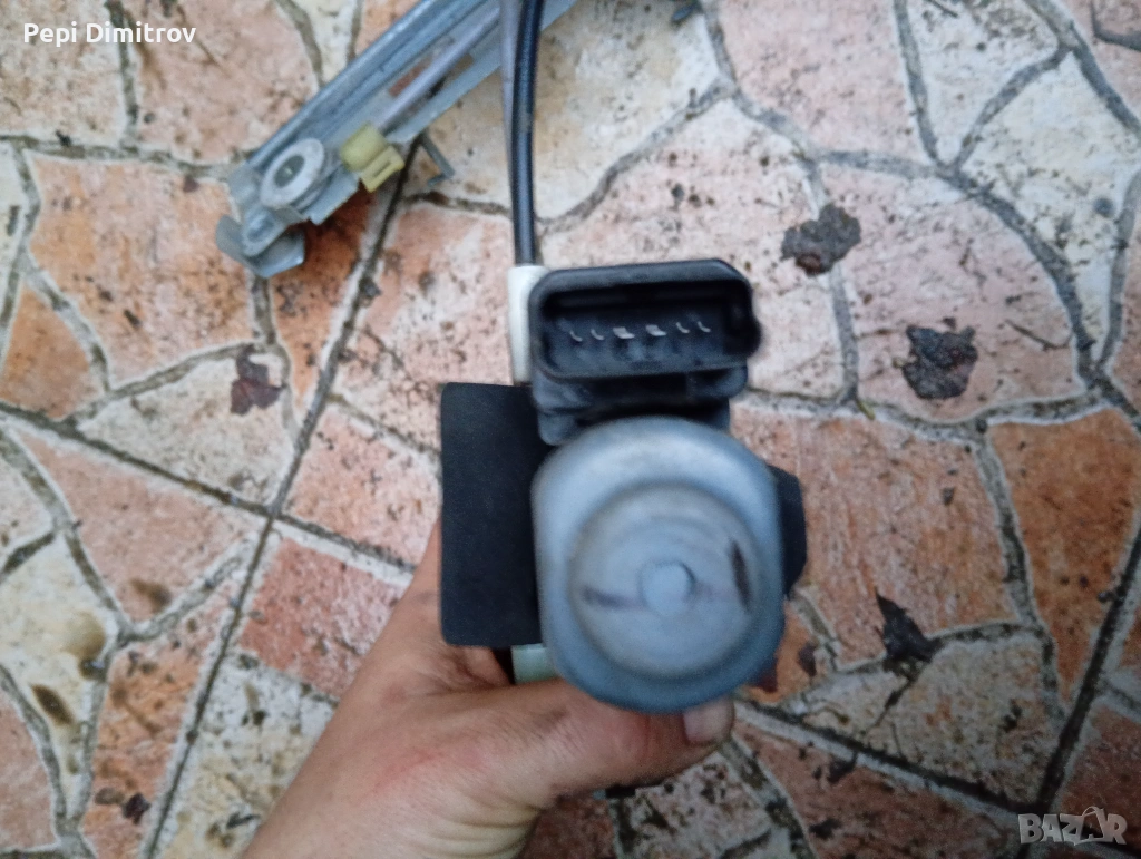 Моторче за повдигане на стъклоповдигач, десен преден 128000472 Renault Megane 2, снимка 1