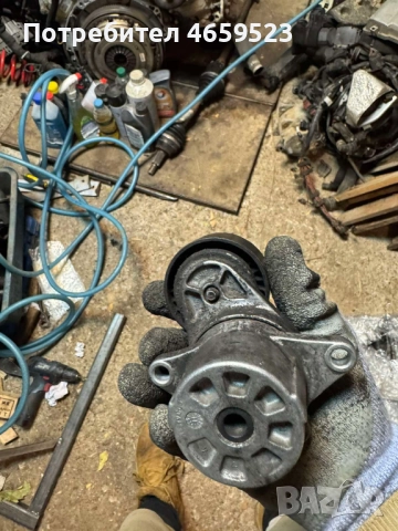 Оригинален обтегач и ролка на паразитният ремък двигател Mercedes 2.2cdi само за 50лв. 6512001370, снимка 3 - Части - 52544142