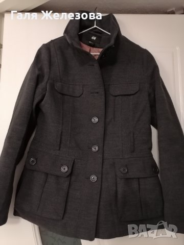 Късо палто в сиво за зимата 