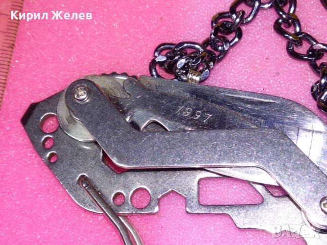 ИНТЕРЕСЕН ФЕШЪН МОДЕЛ НЕРЪЖДАЕМО КОМБИНИРАНО СГЪВАЕМО НОЖЧЕ с ЩЕМПЕЛ 1997 и ВЕРИЖКА / КЮСТЕК 43112, снимка 16 - Ножове - 44076672