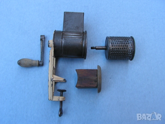  Немска ръчна дробилка за орехи от 2WW ( 1930-1940 ), снимка 6 - Антикварни и старинни предмети - 53580459