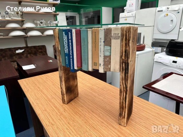 интересна маса / масичка -цена 70лв или 35,79 евро   смр -дървени крака 52/32см е стъклото/ 52см вис, снимка 2 - Маси - 52028065