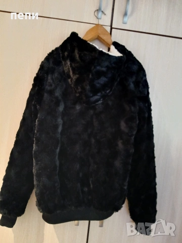 Дамско топло и меко якенце-M размер, снимка 2 - Спортни екипи - 53137372