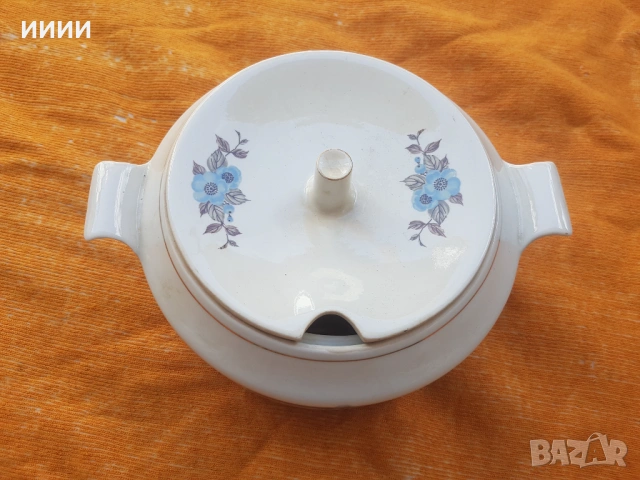 Порцеланов ретро супник с капак